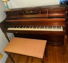 Story & Clark Piano