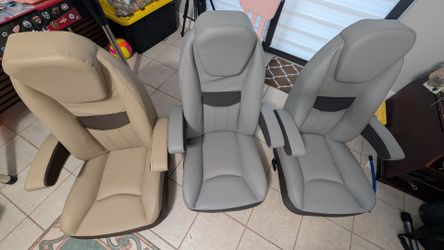 Captain Chairs with Armrests