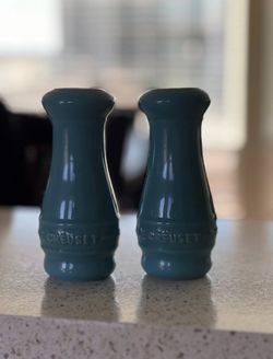 Le Creuset Salt And Pepper Shaker Set (Caribbean Blue)