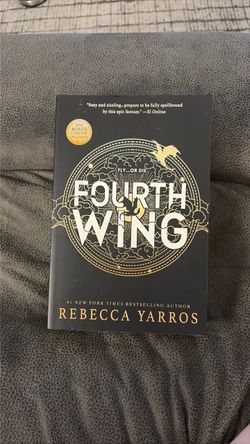Fourth Wing by Rebecca Yarros Paperback