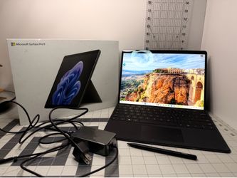 Microsoft Surface Pro 9 Bundle - Excellent Condition