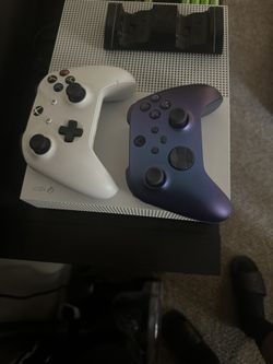 Xbox One 4K 1TB With 2 Controllers