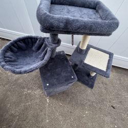 A Great Cat Tree, Scratcher, A Very Good Item For Cats (NO SHIPPING)