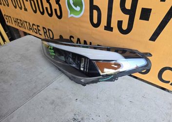 2016-2018 Hyundai tuczon lh headlight. Oem