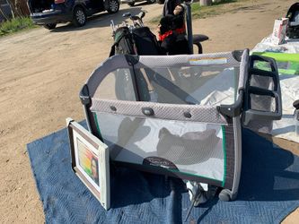 Graco pack N play w/ bouncer changing table $150