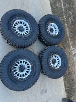 Brand new 17 inch Kmc 552 rims with brand new 285/70/17 Blackhawk R/T tires
