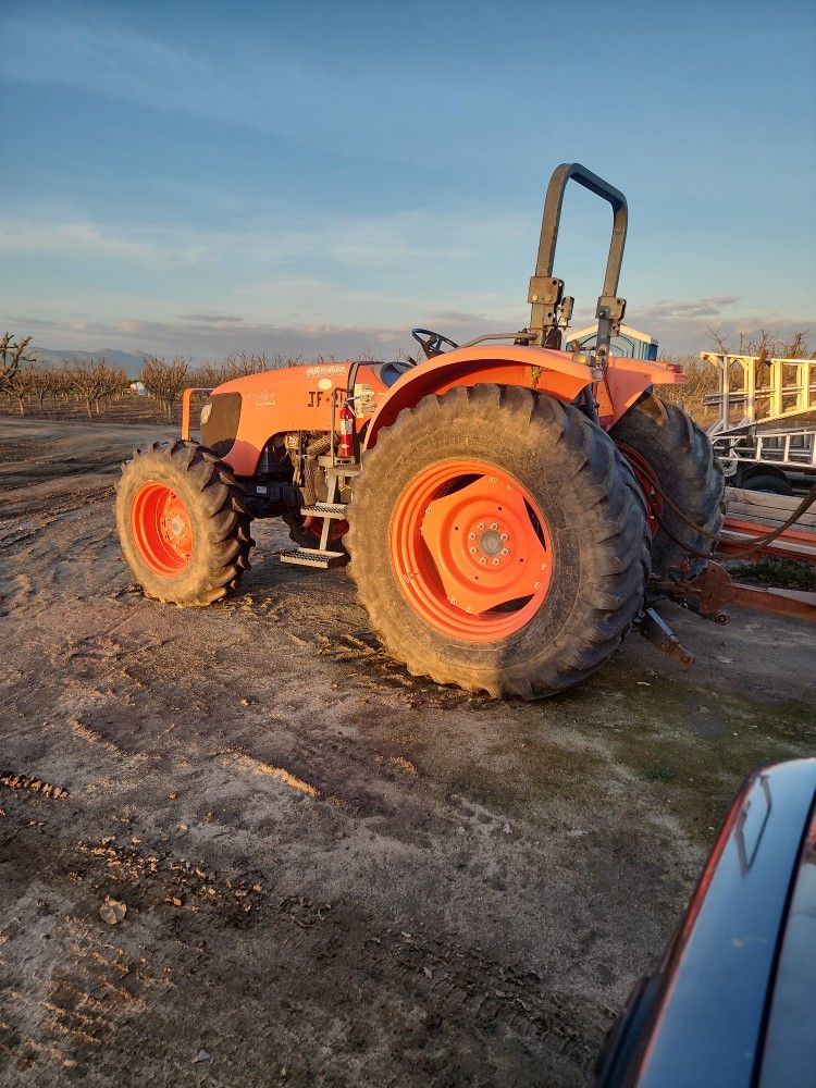 Kubota M108s Tractor