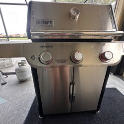 Nearly Brand New Weber Genesis S-315 3-Burner Liquid Propane Gas Grill in Stainless Steel