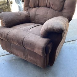 Oversized Rocker/recliner 