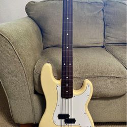 Fretless Fender P-Bass 50th Anniversary Guitar