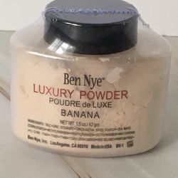 Ben Nye  Luxury Powder