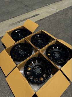 FINANCING AVAILABLE (5) New Method MR305 NV Double Black 5x5 17” Wheels For Jeep Wrangler Gladiator 5x5