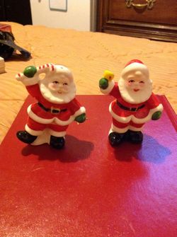 Vintage ceramic santa clause salt & pepper shakers