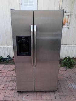 GE STAINLESSNESS FRIDGE FREE DELIVERY