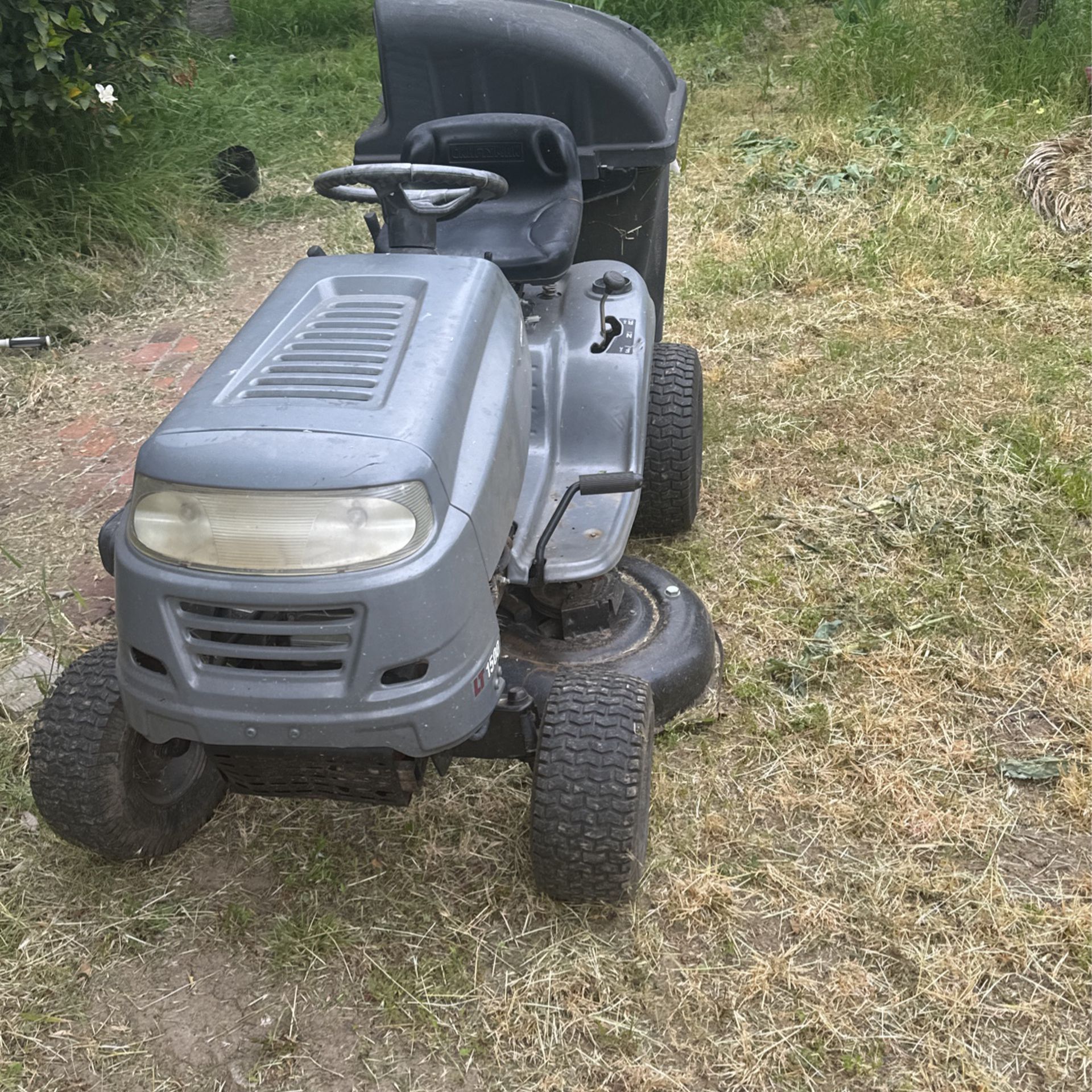 Craftsman LT1500 Ride On Lawnmower