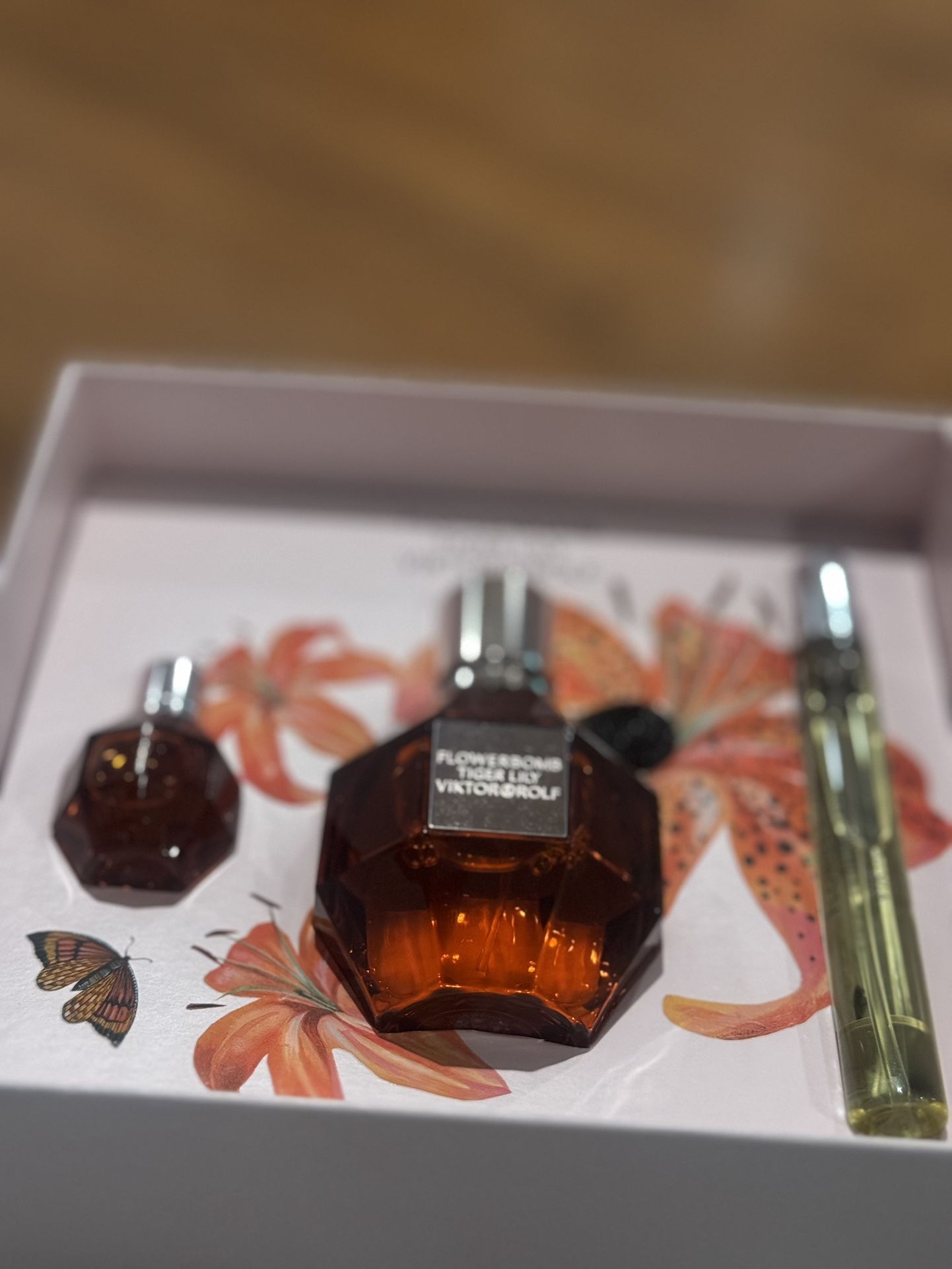 Flowerbomb Perfume New Set Of 3 100$ OBO