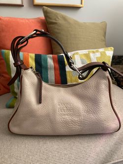 Vintage 1975 Dooney & Bourke cream colored pebbled leather shoulder handbag