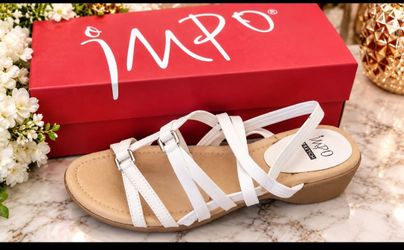 White strappy shoes size 9