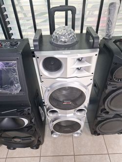 Max Power Portable Party Speaker with DJ Light