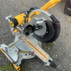 Dewalt Dws780 Double Bevel Compound Miter Saw
