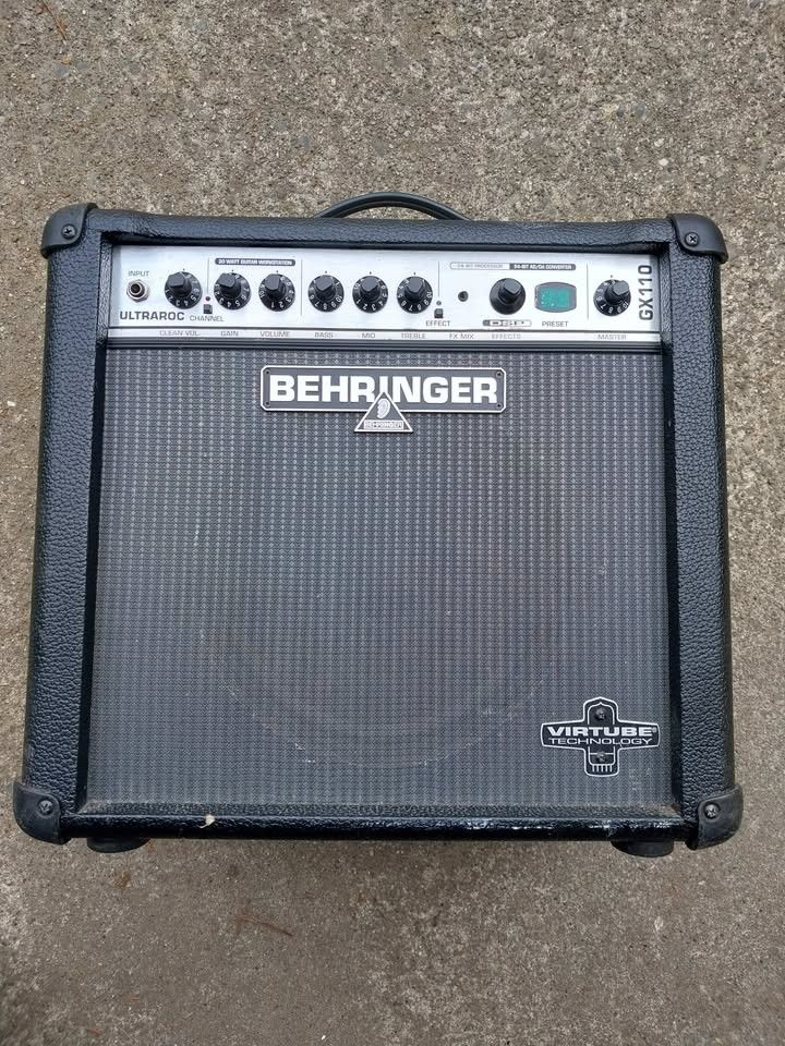 BEHRINGER ULTRAROC GX110 Equipped with Binger JENSEN Combo Amp Built In Effects guitar workstation