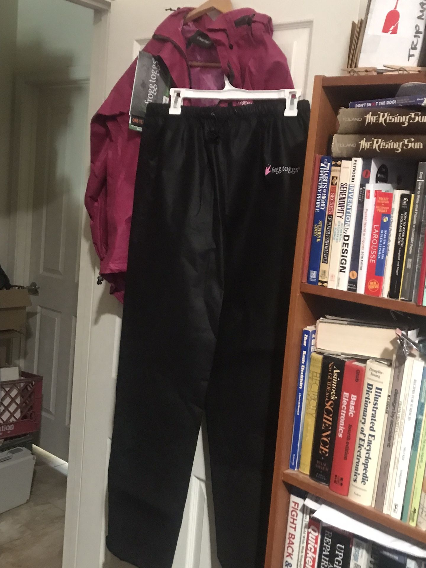 Frog Toggs NWT Women’s Medium Pink Top Rain Suit