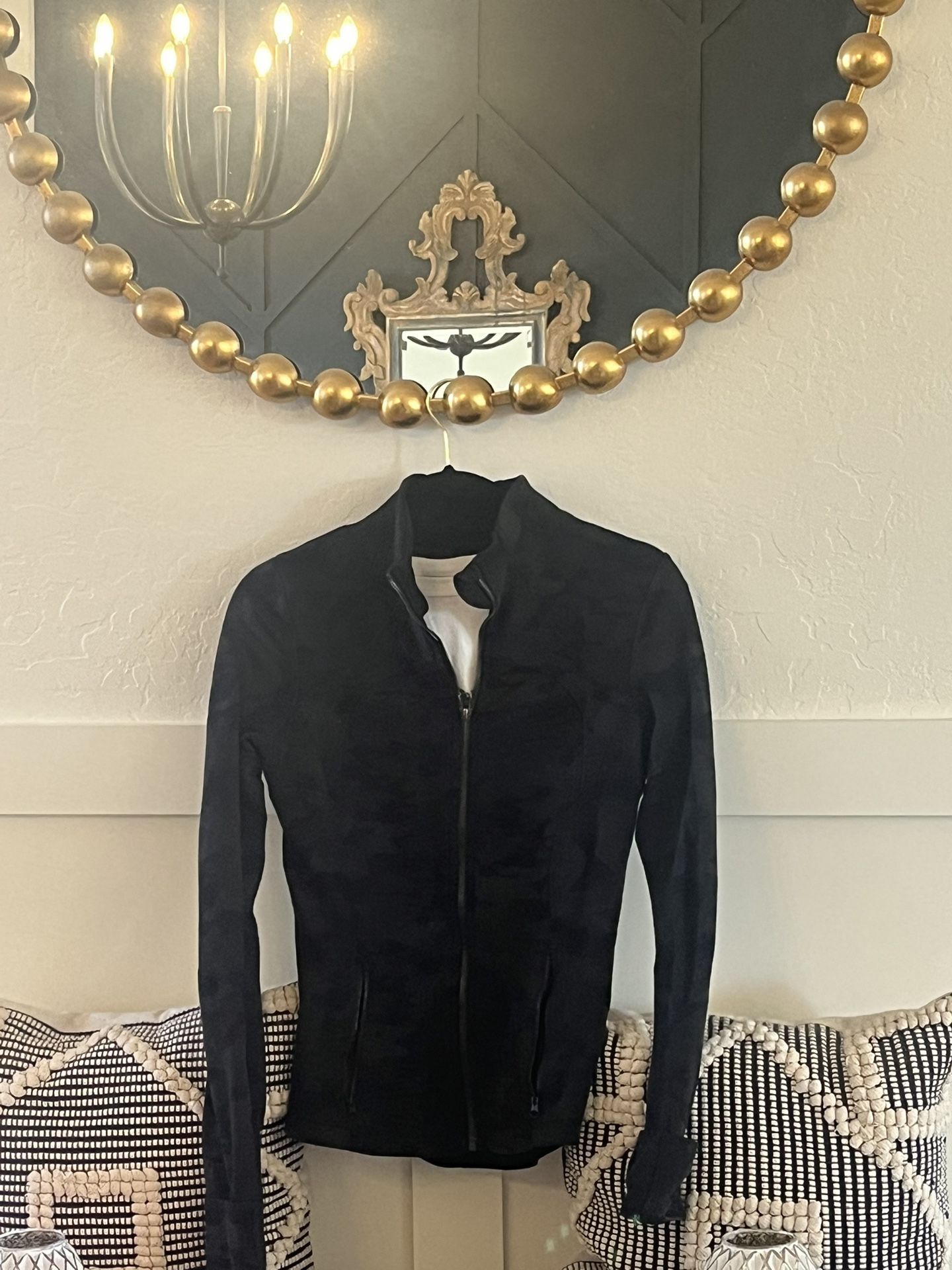 🖤⭐️ Lululemon Camo Jacket 🖤⭐️ Size 6.