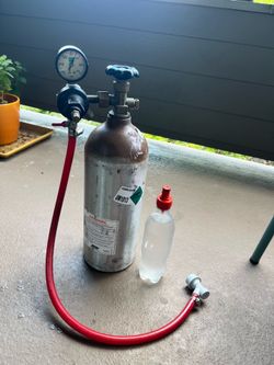CO2 tank with regulator