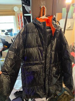 Orolay Shiny Black Puffer Jacket with Orange Interior – Excellent Condition