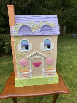 Caring Corners Mrs.Goodbee Interactive Doll House