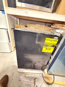 Summit Compact Refrigerator Black