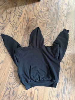 YZY HOODIE SIZE L FITS LIKE A SMALL