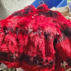 Red and black waistline chinchilla, brown mink with fox Collard hood, mink Cape waste length, light Brown. Leather jacket cream color with black Bohem