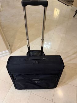 Garment Bag w wheels