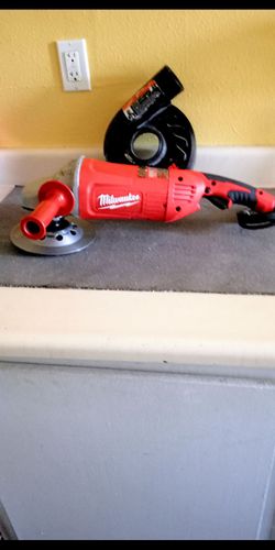 Milwaukee 7-9" in 15A corded large angle grinder included polished diamond disc and pearl dust cover like new in excellent condition