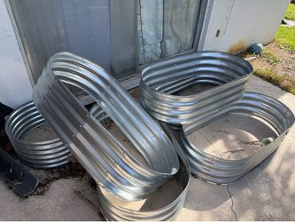 Metal planters