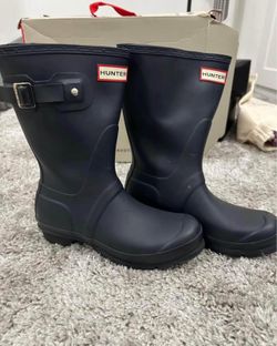 Hunter Women’s boots + Socks Included 