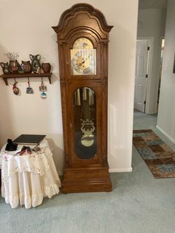 BEAUTIFUL SETH THOMAS OAK GRAND FATHER CLOCK, WORKING BUT COULD USE A SERVICE, SUGGEST HAVING A PROFESSIONAL CLOCK MOVER TO MOVE!!! THIS IN NOT A CHEA
