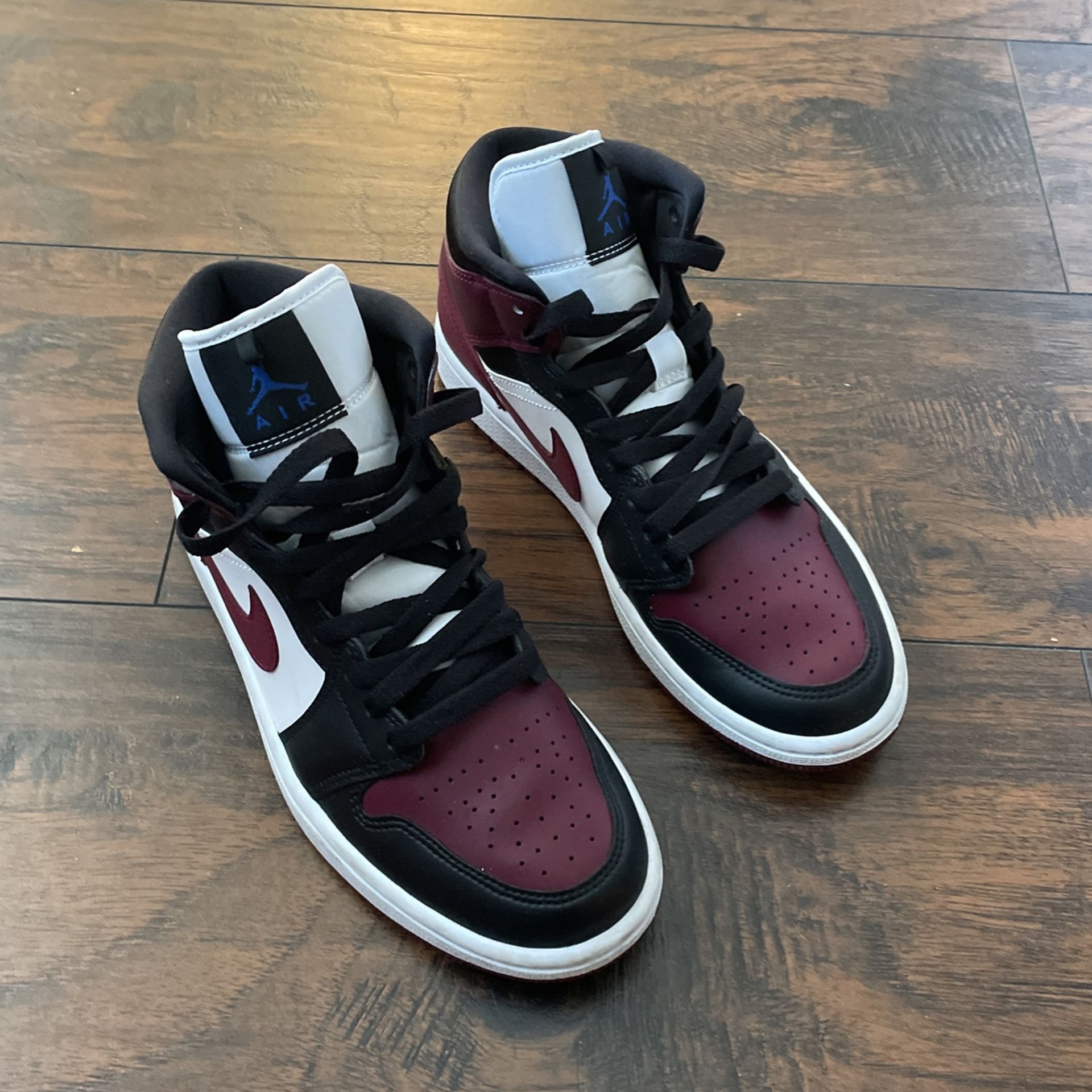 Jordan 1 Mid Pendant Womens