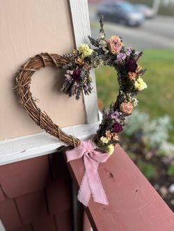 Heart-shaped dried flower wreath
