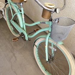 Huffy 24” Nel Lusso Cruiser Bike