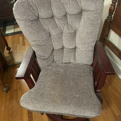 Glider Chair.     25 Dollars 