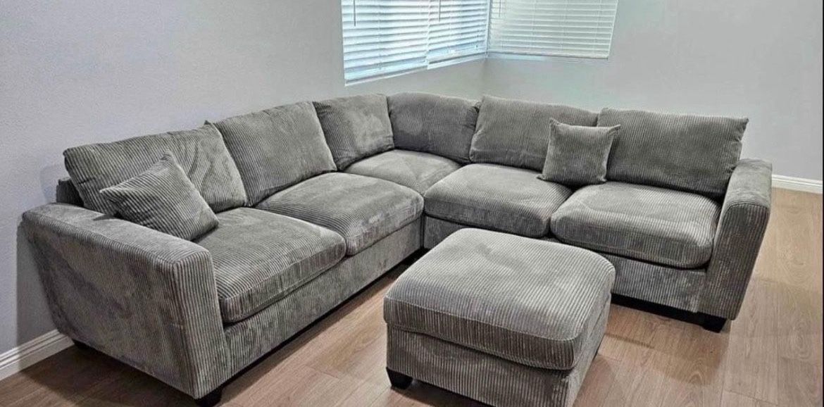 Living Room Sectional Sofa Couch With Ottoman (New In The Box 📦)