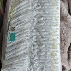 82 NEWBORN Pampers