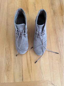 Woman’s Toms Mules / boot