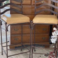 Gorgeous Metal Bar Stools 