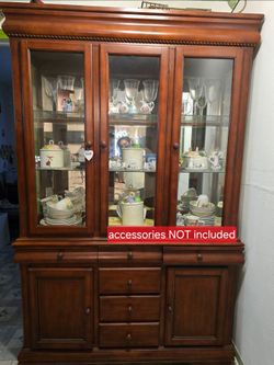China cabinet/hutch