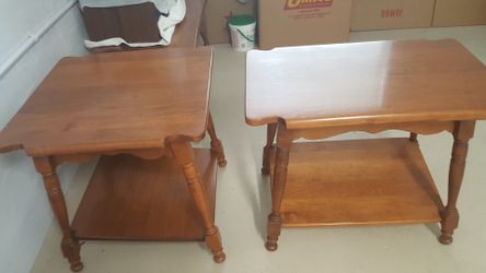 Real hard wood coffee table & 2 side tables. Plus free magazine rack