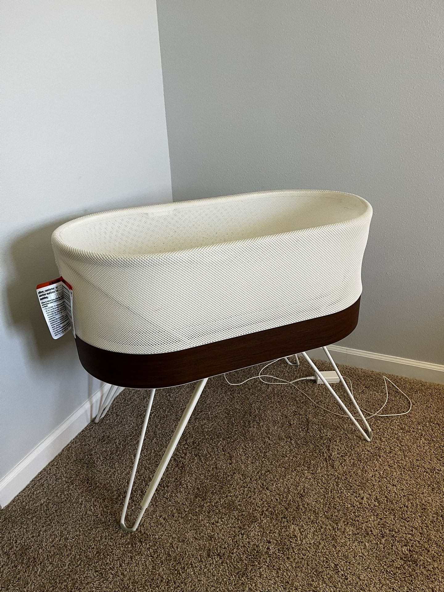 SNOO Smart Sleeper Bassinet – Excellent Condition + Accessories