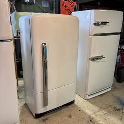 Vintage refrigerator antique fridge mid century retro international harvester
